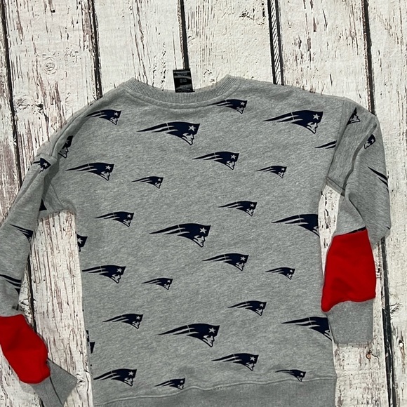 Girls New England Patriots NFL Juniors Collection Crewneck Sweatshirt - Picture 3 of 5